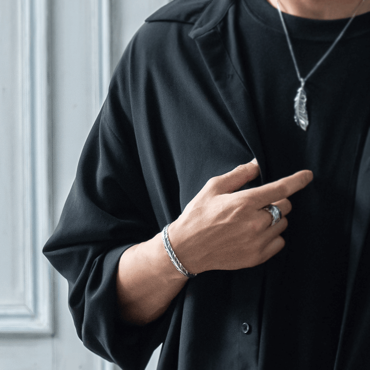 INTELLECTUAL FEATHER BANGLE / XB-008