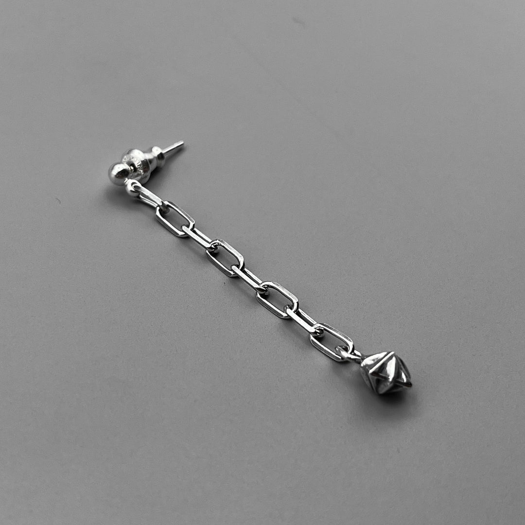 TRIPLE X STUDS PENDULUM PIERCE(片耳用) / XE-043