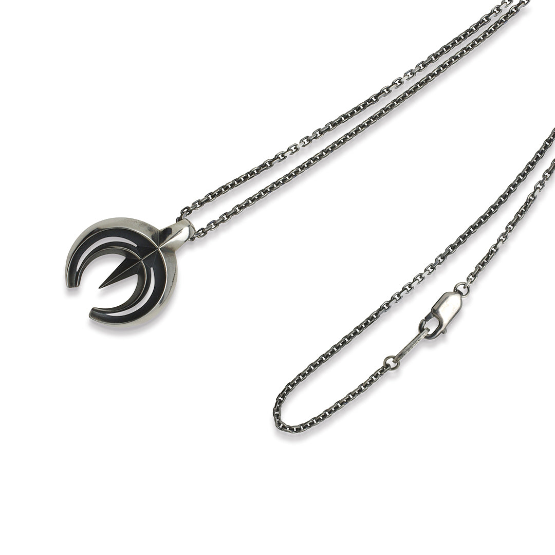 INTELLECTUAL FEATHER NAJA HORSE SHOE PENDANT / XP-044