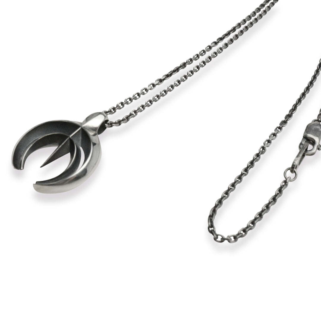 INTELLECTUAL FEATHER NAJA HORSE SHOE PENDANT / XP-044