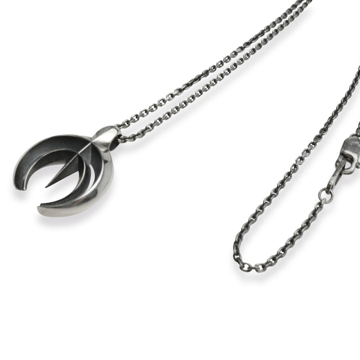 INTELLECTUAL FEATHER NAJA HORSE SHOE PENDANT / XP-044