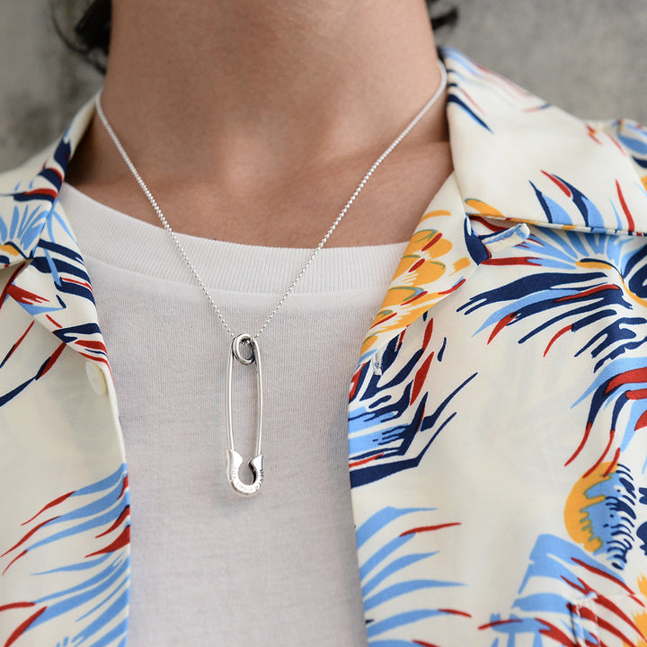 OFF THE WALL NEVER HURT YOU SAFETY PIN PENDANT / XP-154