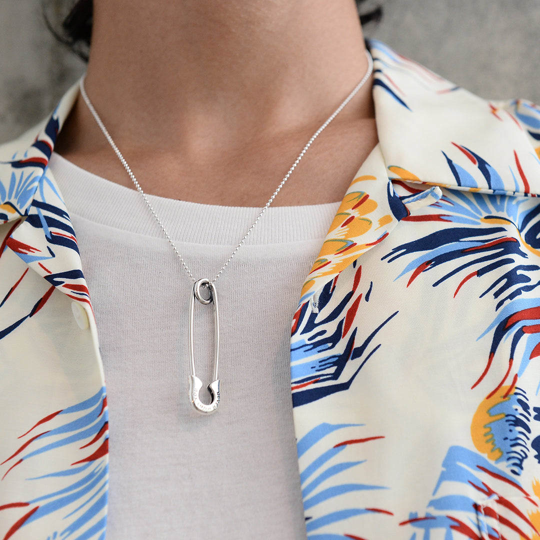 OFF THE WALL NEVER HURT YOU SAFETY PIN PENDANT / XP-154 – BLESS