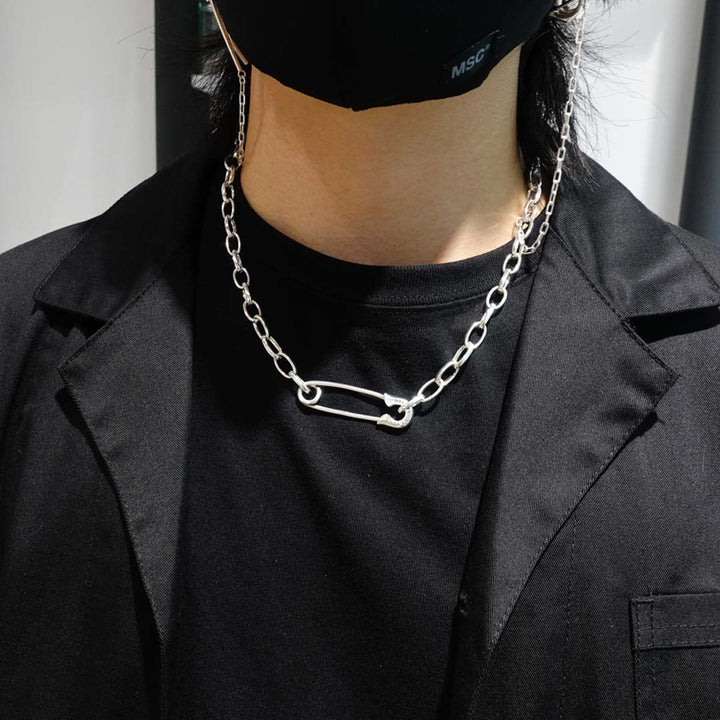 OFF THE WALL NEVER HURT YOU SAFETY PIN CHAIN ​​NECKLACE / XP-176