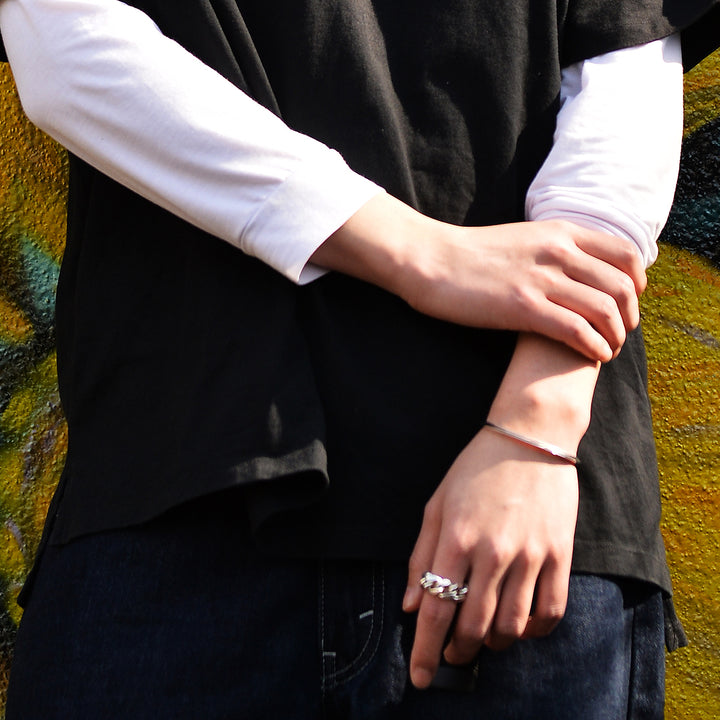 FINE TRIANGLE WIRE BANGLE / FB-001