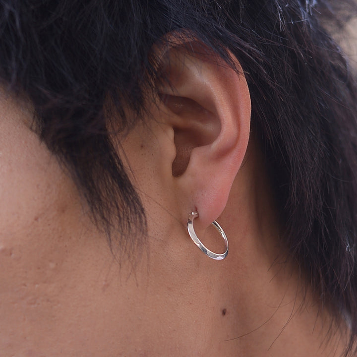 FINE TRIANGLE WIRE HOOP PIERCE M (for one ear) / FE-004