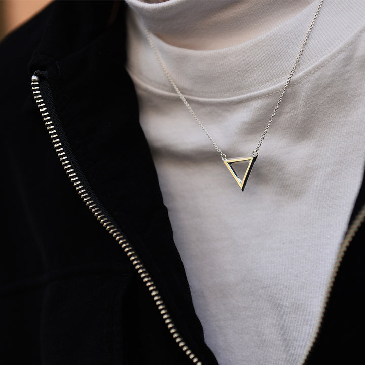 FINE TRIANGLE NECKLACE / FP-004