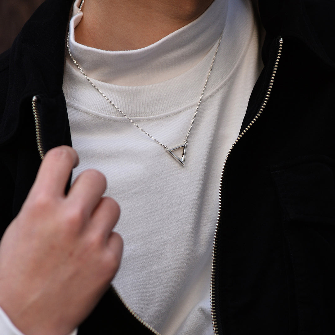 FINE TRIANGLE NECKLACE / FP-004