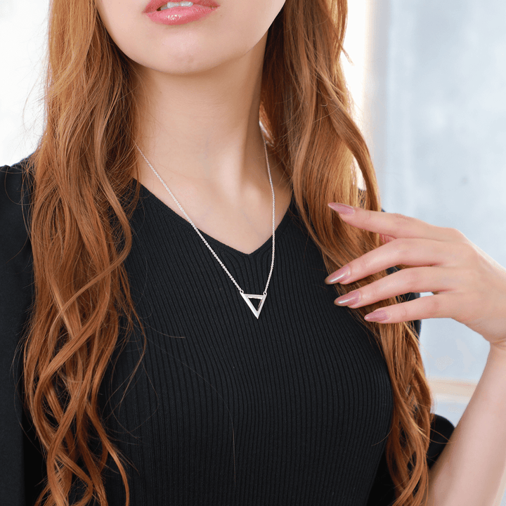 FINE TRIANGLE NECKLACE / FP-004