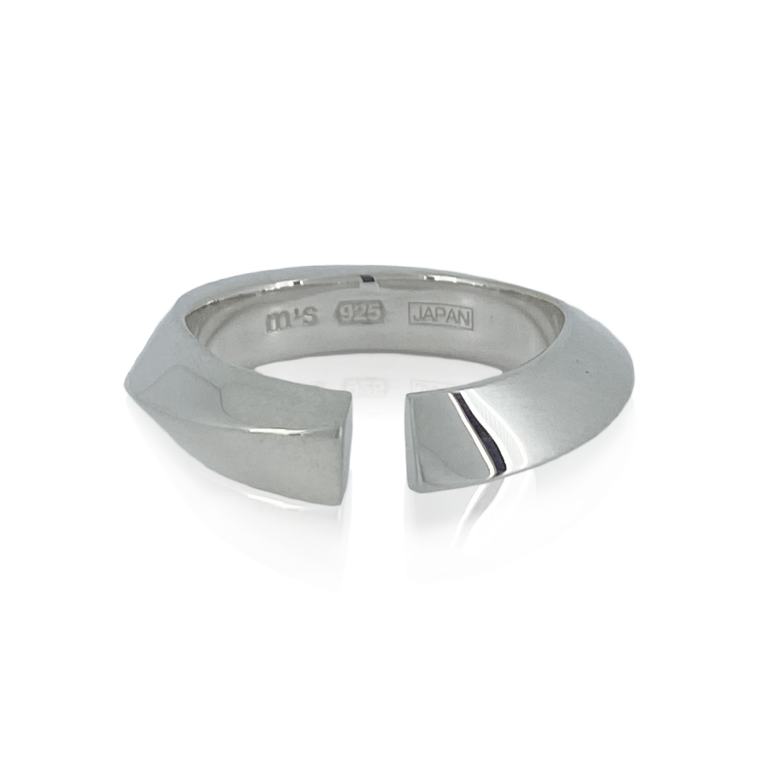 FINE TWIST FREE RING