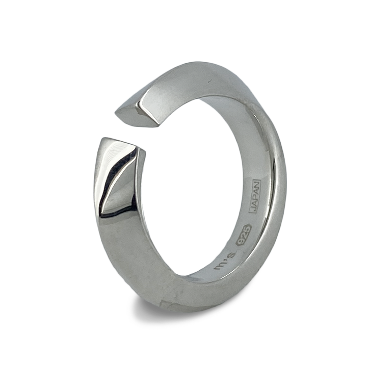 FINE TWIST FREE RING