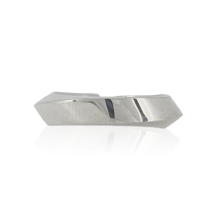 FINE TWIST FREE RING