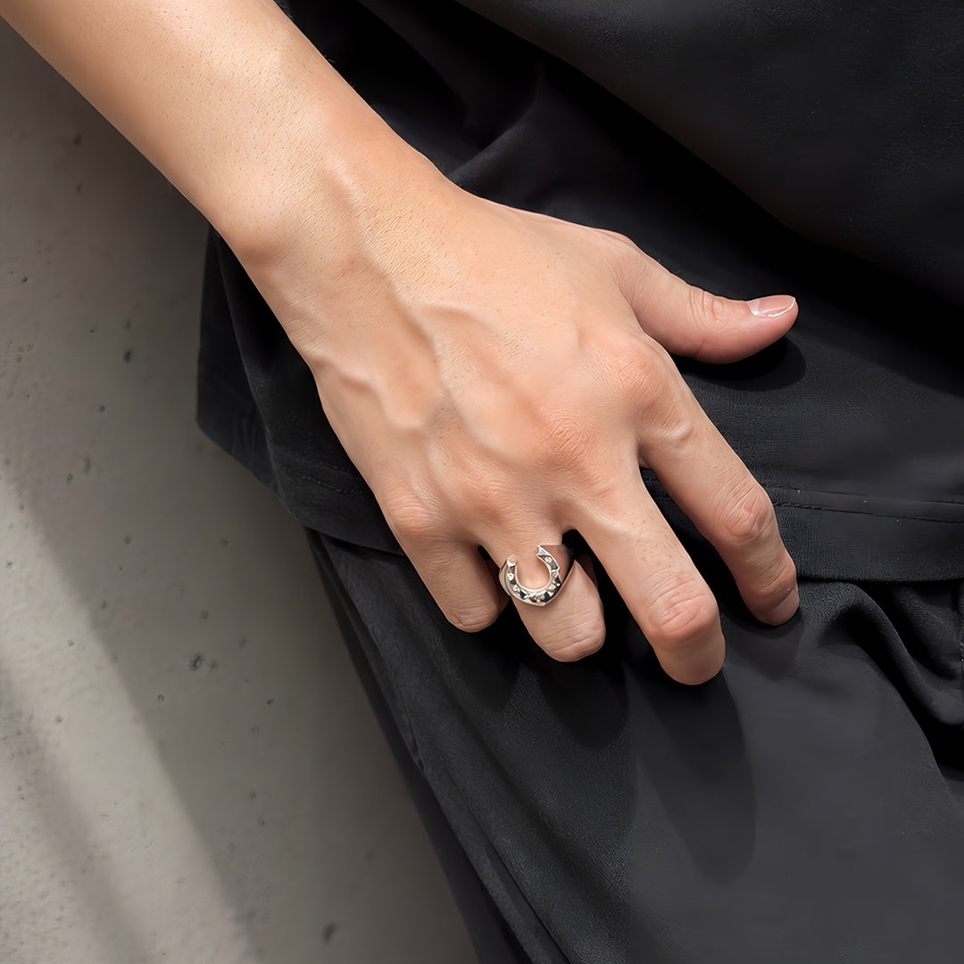 FINE STUDS HORSESHOE RING / FR-013