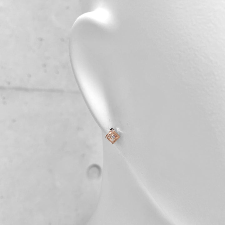 ダンシングストーンピアス(両耳用) / PTP-055