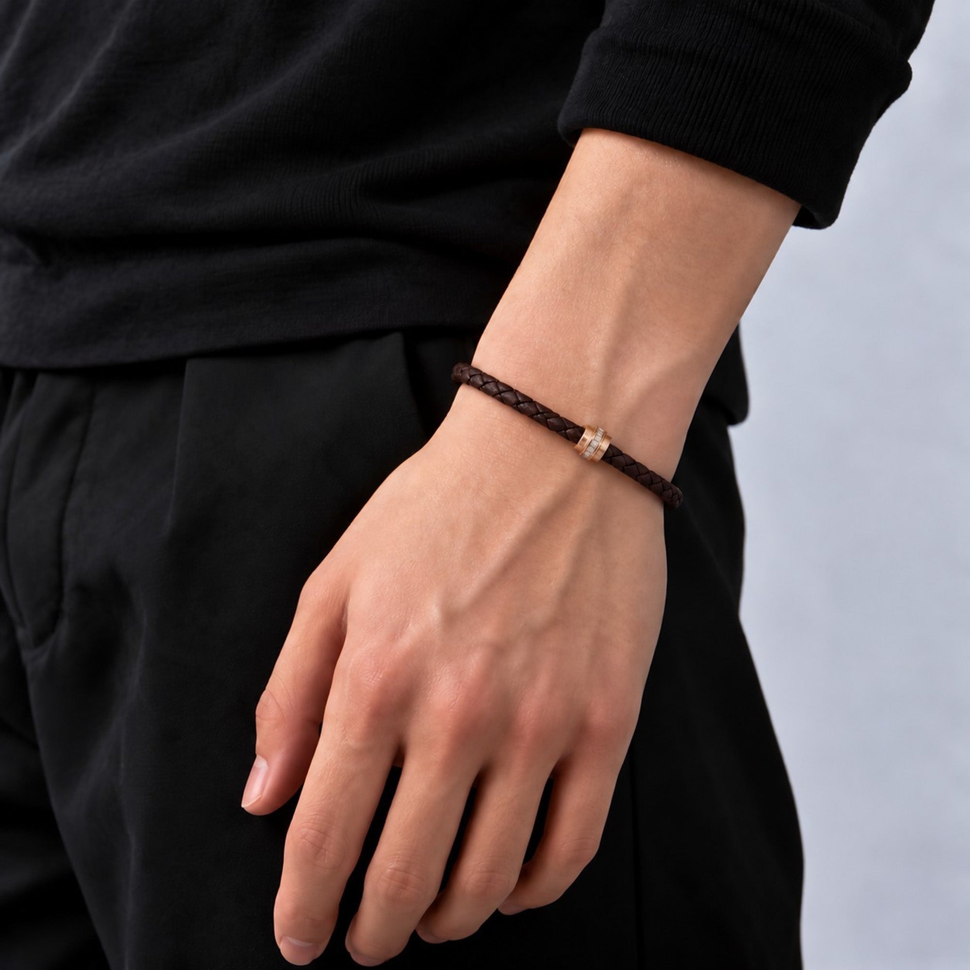 レザーブレスレット ブラック 英国製 10/7発売】スマートレザーブレスレット(フリーサイズ) / SGB-292 – BLESS