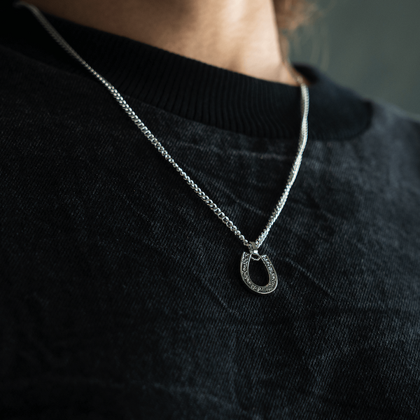 クラシックホースシューネックレス / SGN-391CL – BLESS クラシックホースシューネックレス / SGN-391CL – BLESS