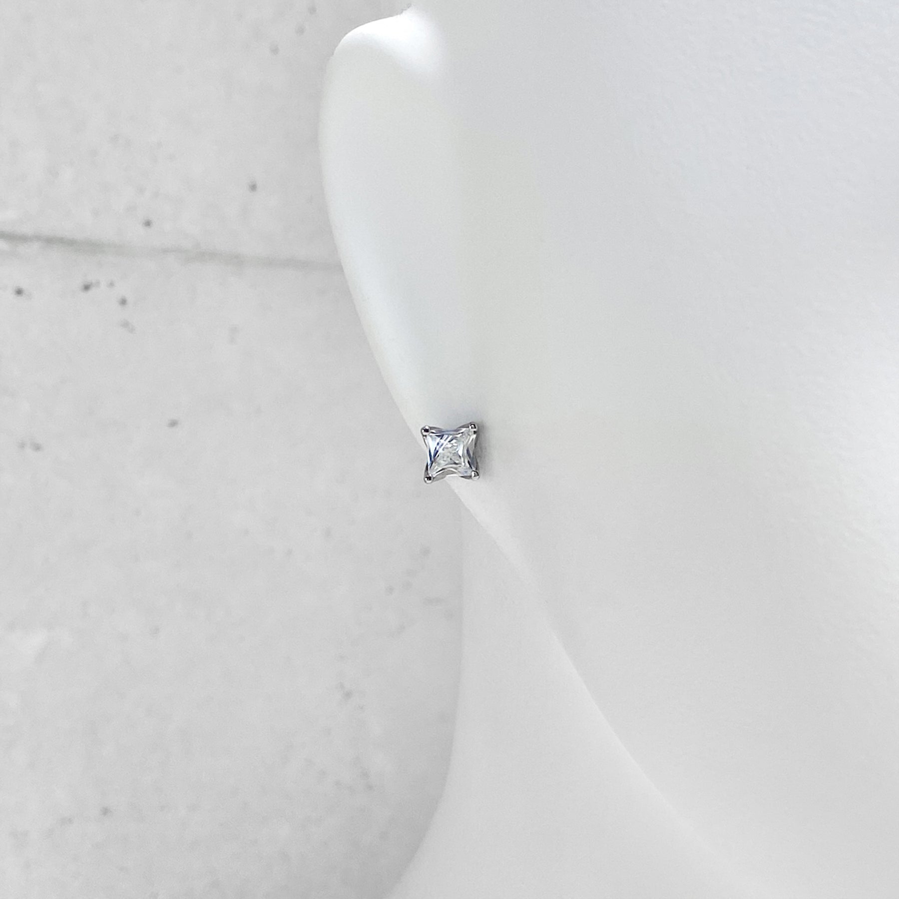 スクエアストーンピアス(片耳用) / SGP-194 – BLESS