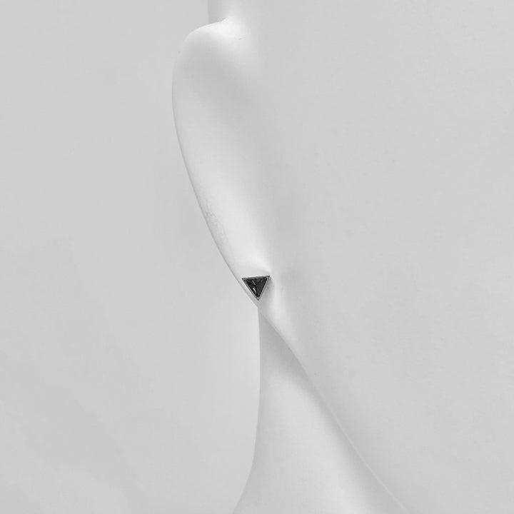 Triangle earrings (single ear) / SGP-203