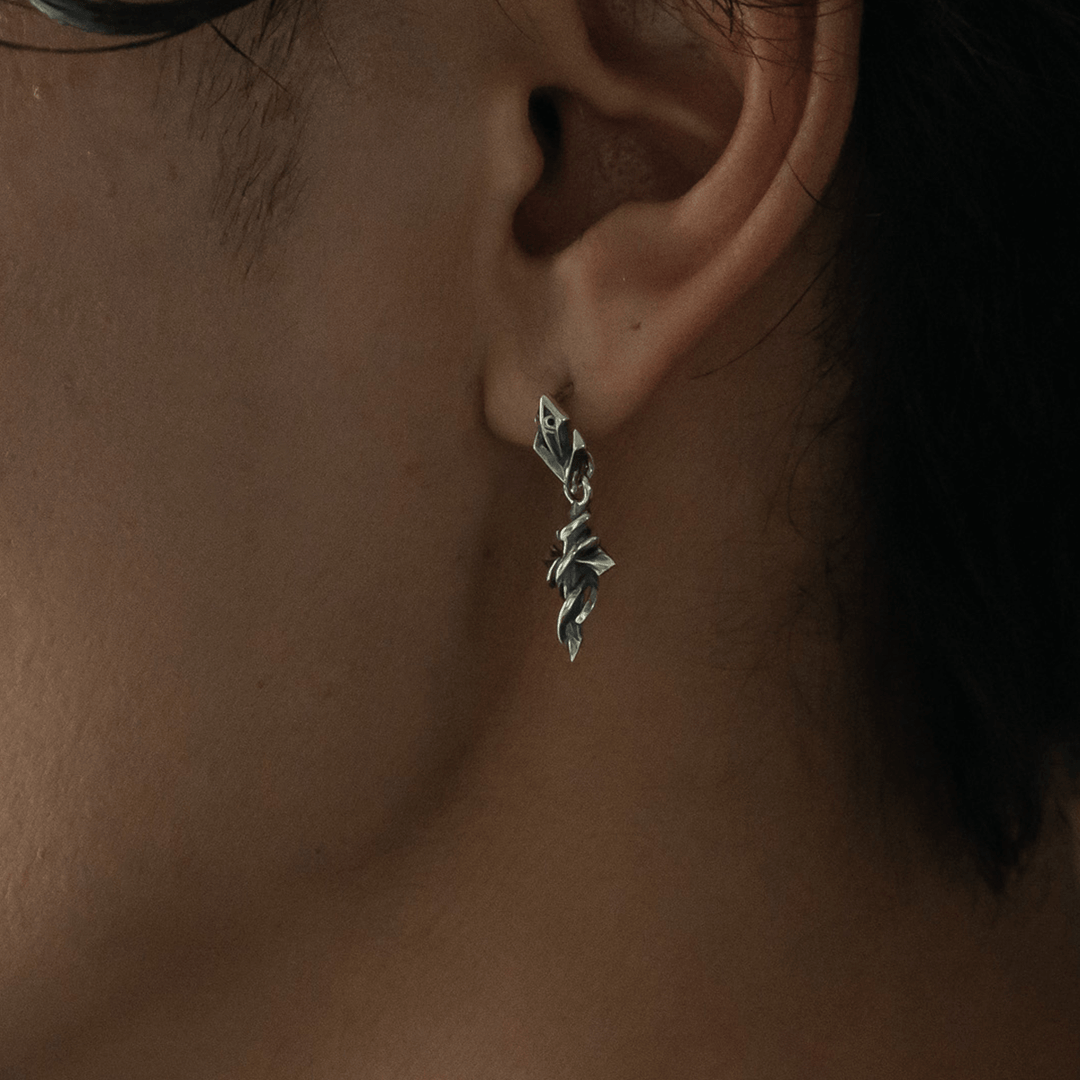 TENTACLES CROSS PLANE DROP PIERCE(片耳用) / X0252