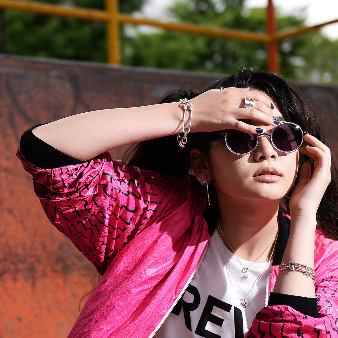 OFF THE WALL NEVER HURT YOU SAFETY PIN BRACELET / XB-039