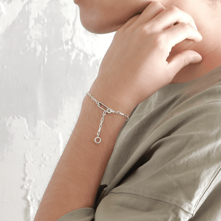 OFF THE WALL NEVER HURT YOU SAFETY PIN MINI BRACELET / XB-046