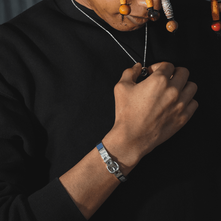 OFF THE WALL BAND OF OUTSIDERS BELT BANGLE / XB-049