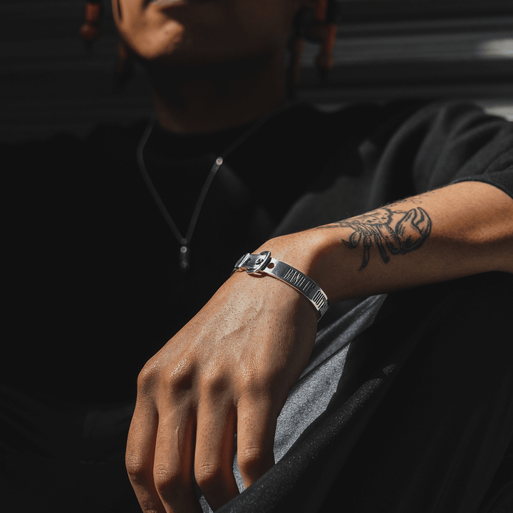 OFF THE WALL BAND OF OUTSIDERS BELT BANGLE / XB-049