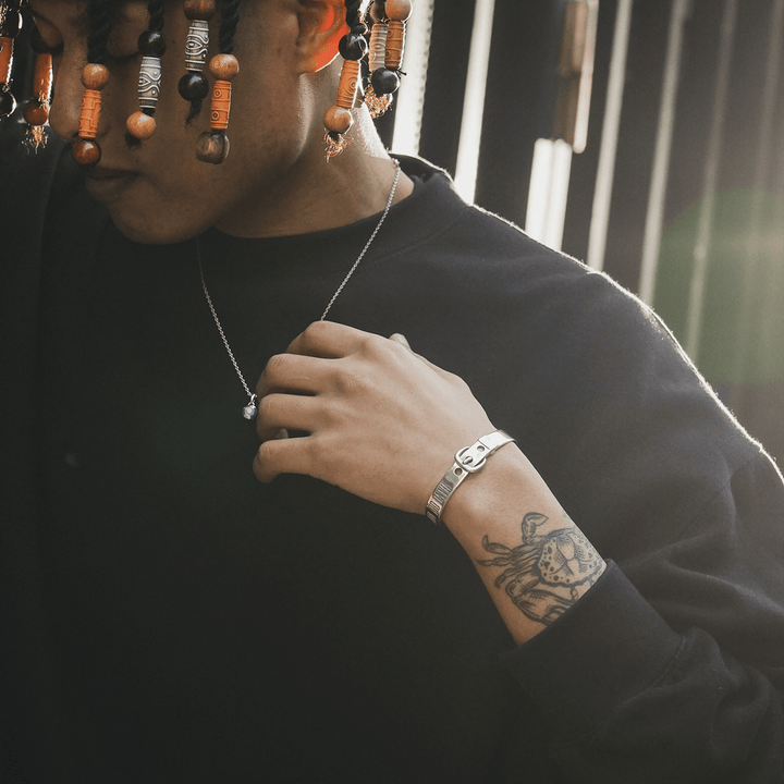 OFF THE WALL BAND OF OUTSIDERS BELT BANGLE / XB-049