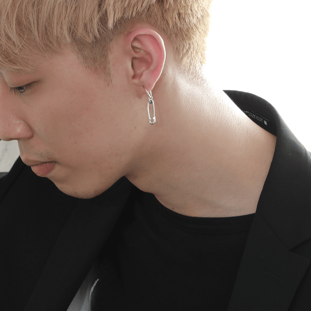 OFF THE WALL NEVER HURT YOU SAFETY PIN HOOP PIERCE(片耳用) / XE-025