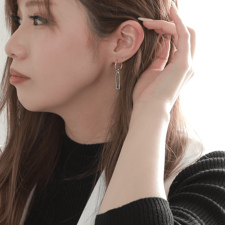 OFF THE WALL NEVER HURT YOU SAFETY PIN HOOP PIERCE(片耳用) / XE-025