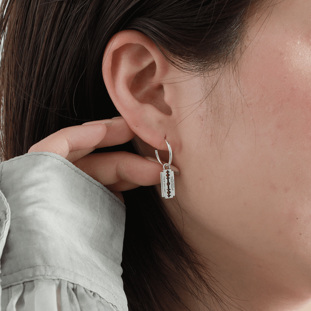 OFF THE WALL RAZOR HOOP PIERCE (for one ear) / XE-026