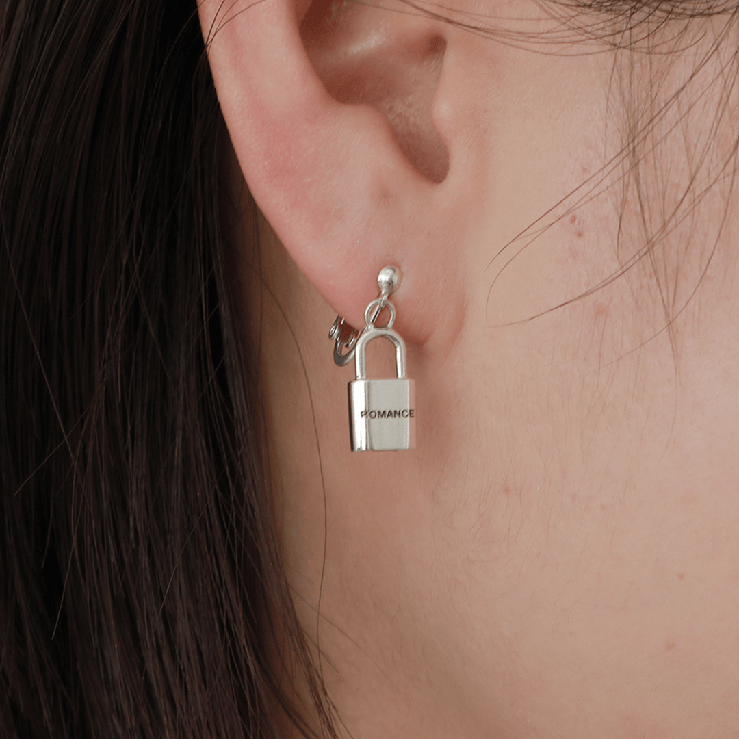 OFF THE WALL ROMANCE PADLOCK EARRING (for one ear) / XE-027