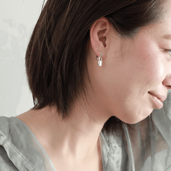 OFF THE WALL ROMANCE PADLOCK EARRING (for one ear) / XE-027