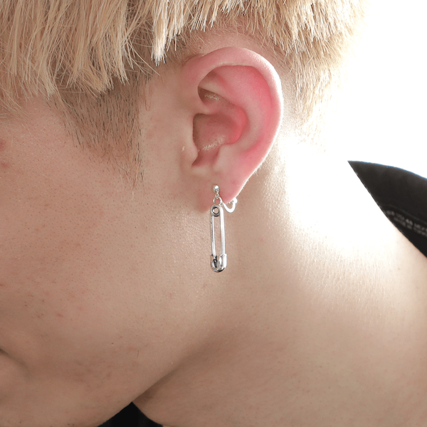 OFF THE WALL NEVER HURT YOU SAFETY PIN EARRING(片耳用)
