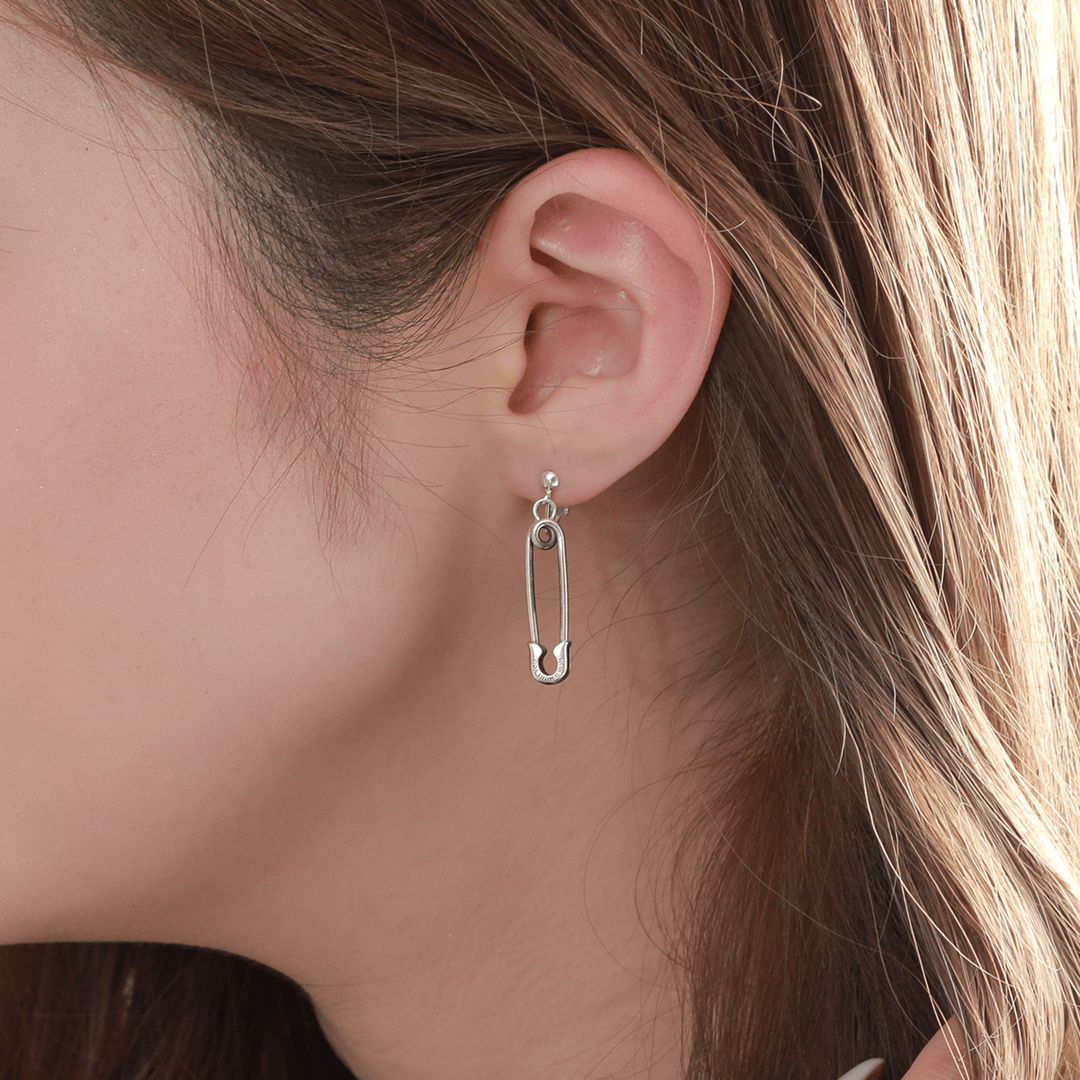 OFF THE WALL NEVER HURT YOU SAFETY PIN EARRING(片耳用) / XE-028