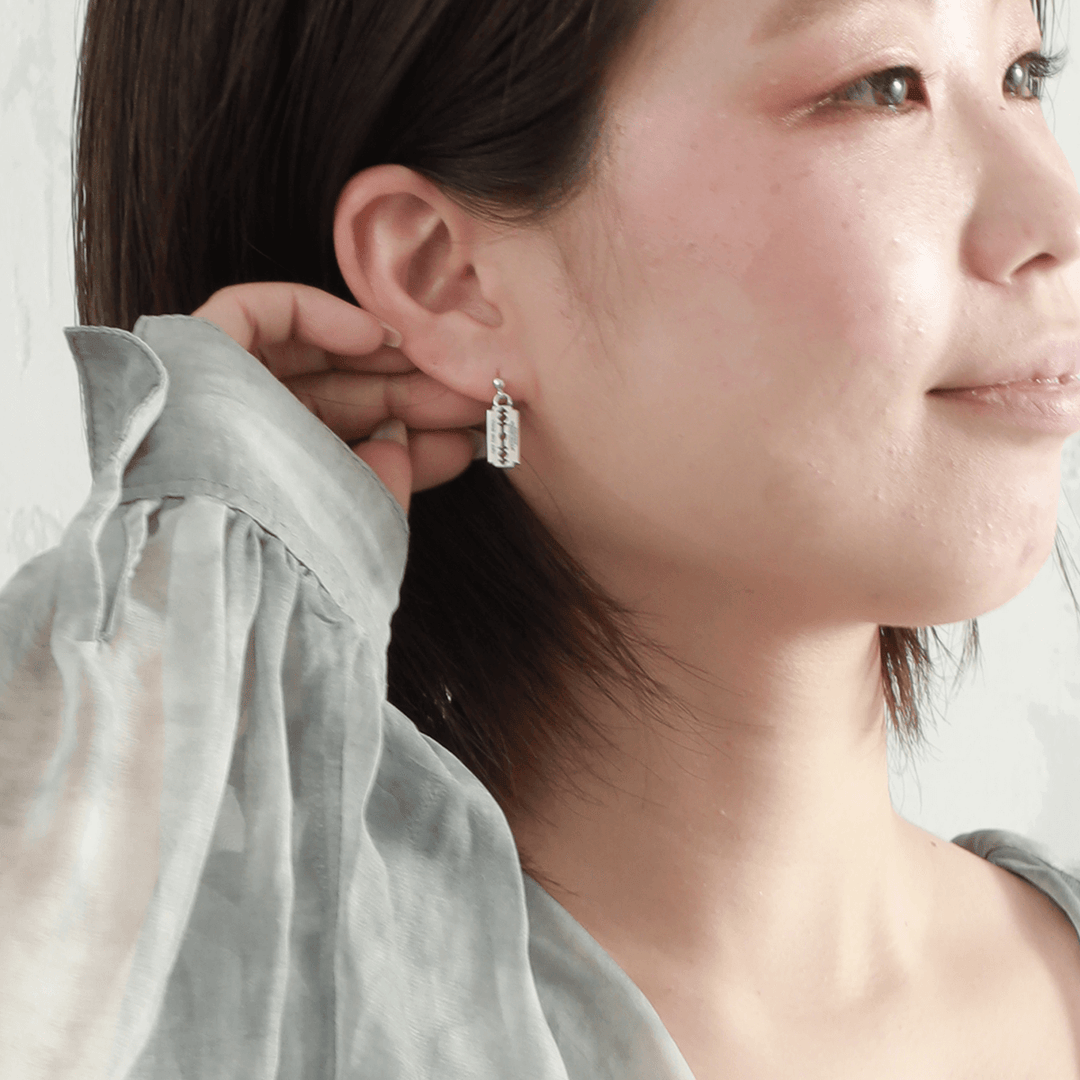 OFF THE WALL RAZOR PIERCE (for one ear) / XE-032