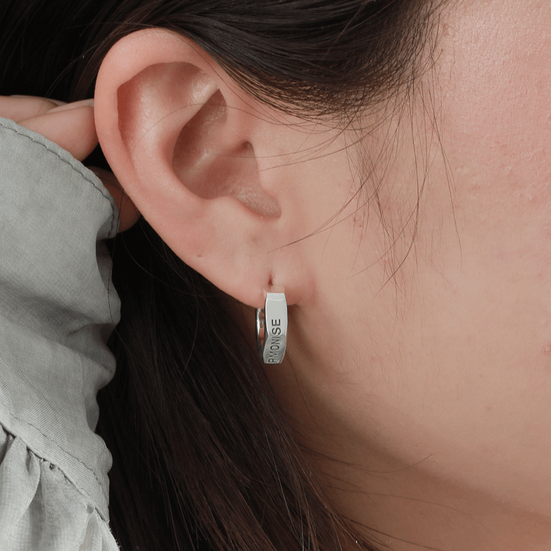 OFF THE WALL HARMONISE NUT PIERCE (for one ear) / XE-033