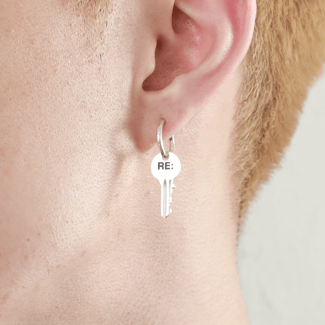 OFF THE WALL RE: KEY HOOP POST PIERCE (for one ear) / XE-038