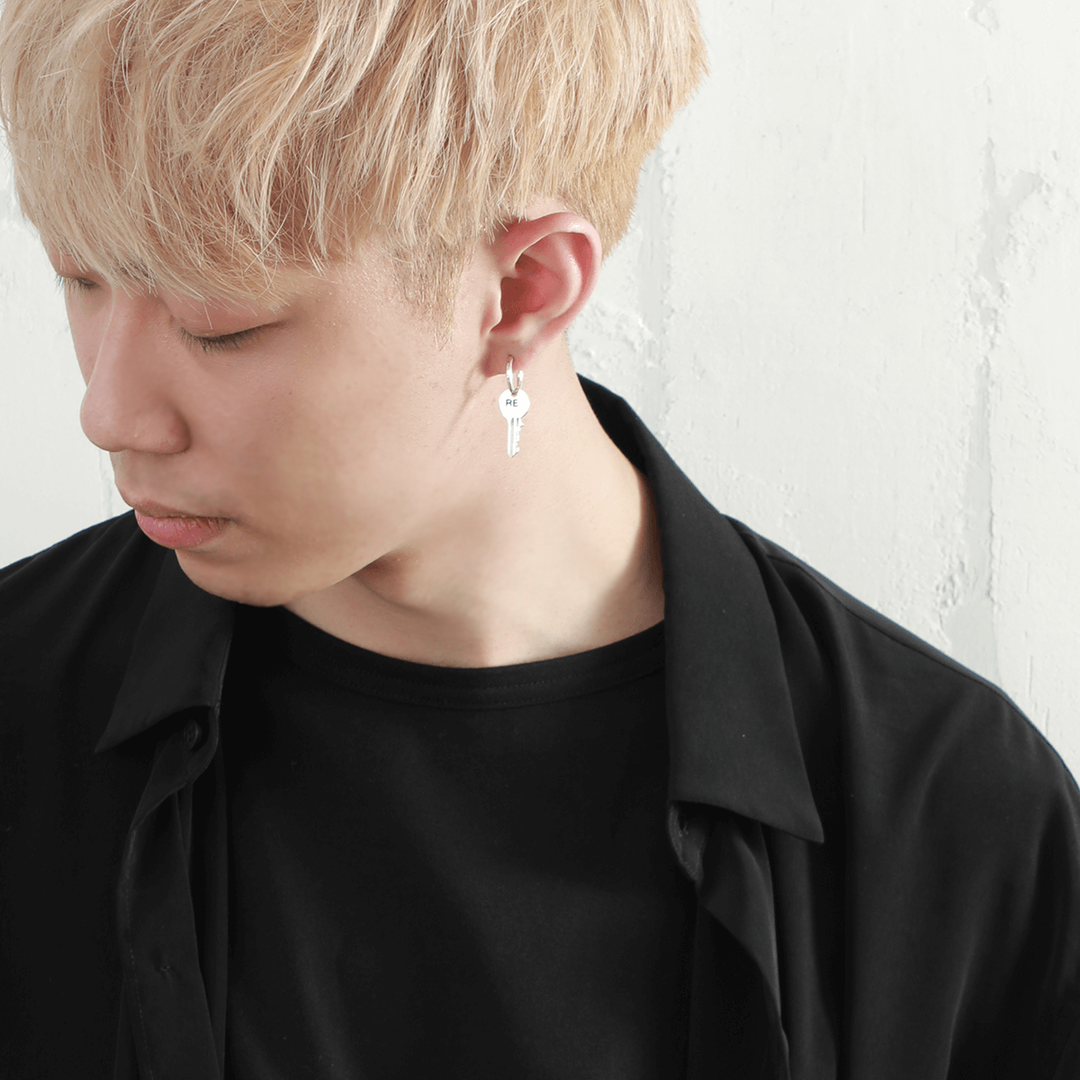 OFF THE WALL RE: KEY HOOP POST PIERCE (for one ear) / XE-038