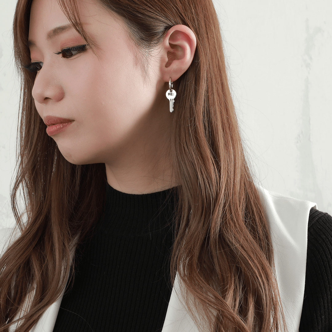 OFF THE WALL RE: KEY HOOP POST PIERCE (for one ear) / XE-038