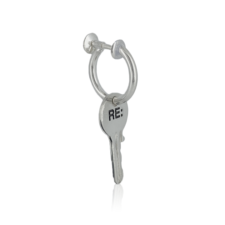 OFF THE WALL RE: KEY HOOP EARRING(片耳用)