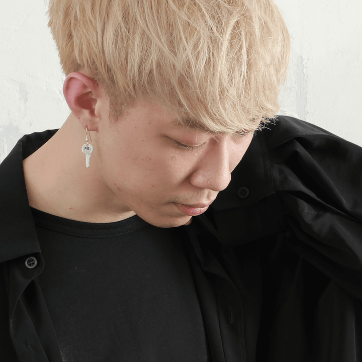 OFF THE WALL RE: KEY HOOK PIERCE (for one ear) / XE-041