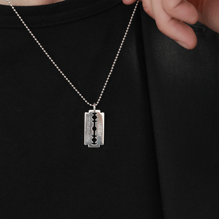 OFF THE WALL RAZOR PENDANT M/XP-155
