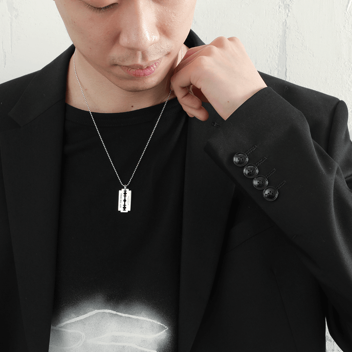 OFF THE WALL RAZOR PENDANT M/XP-155