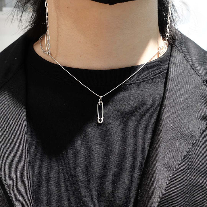 OFF THE WALL NEVER HURT YOU SAFETY PIN MINI PENDANT / XP-180