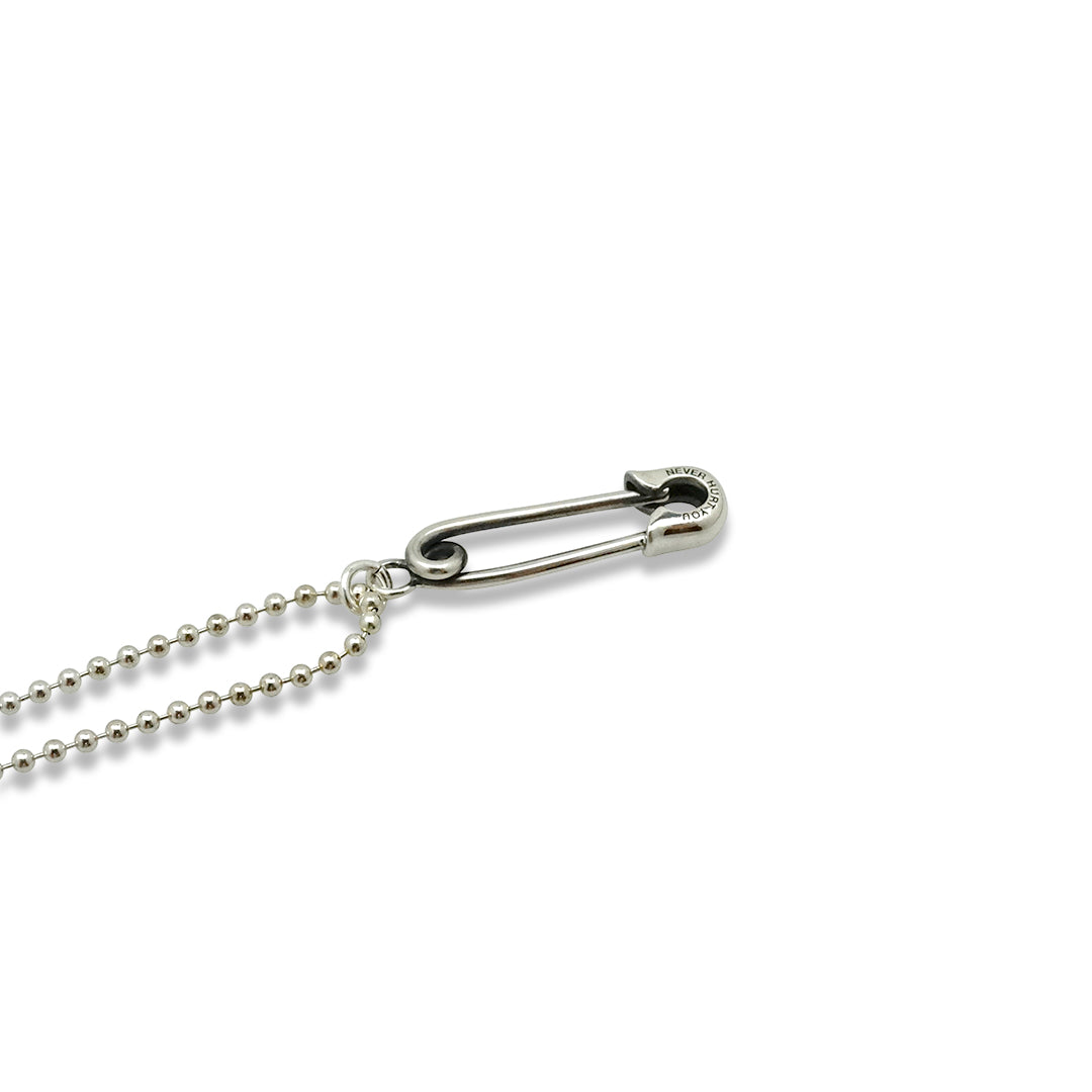 OFF THE WALL NEVER HURT YOU SAFETY PIN MINI PENDANT / XP-180