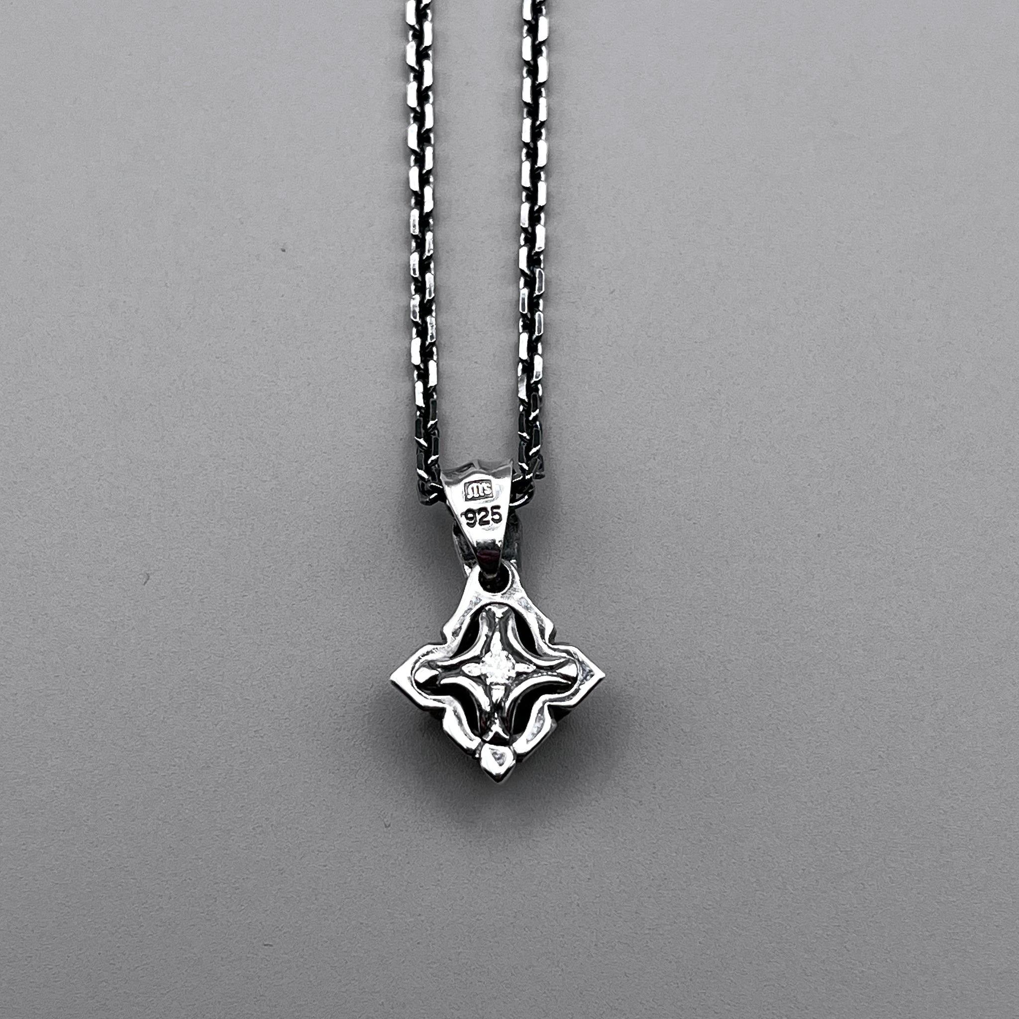 EXO KAI カイ シルバーネックレス トレカ付 EXO KAI Love Letter ネックレス シルバー 新品・未使用 - メルカリ