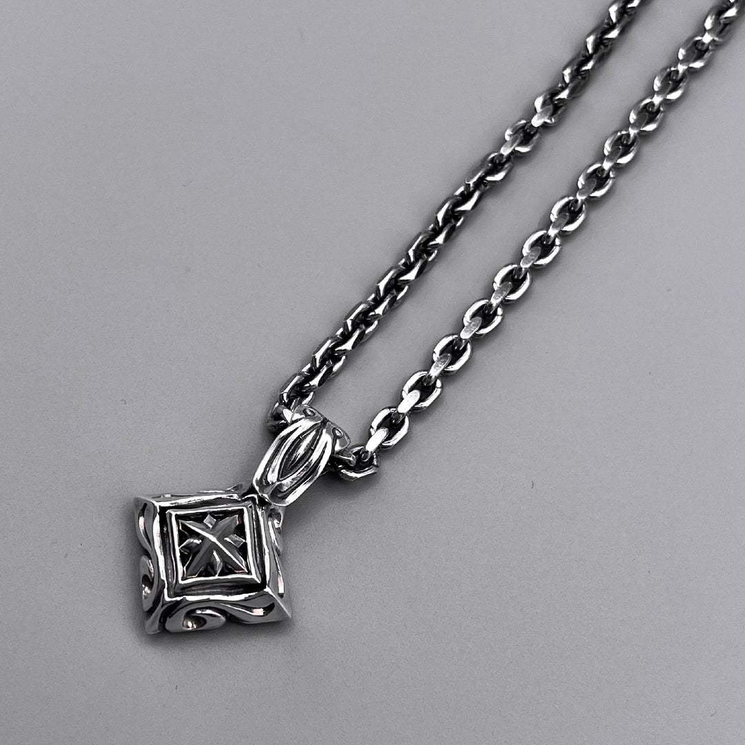 TRIPLE X EDITION URBAN TRIBAL PENDANT L