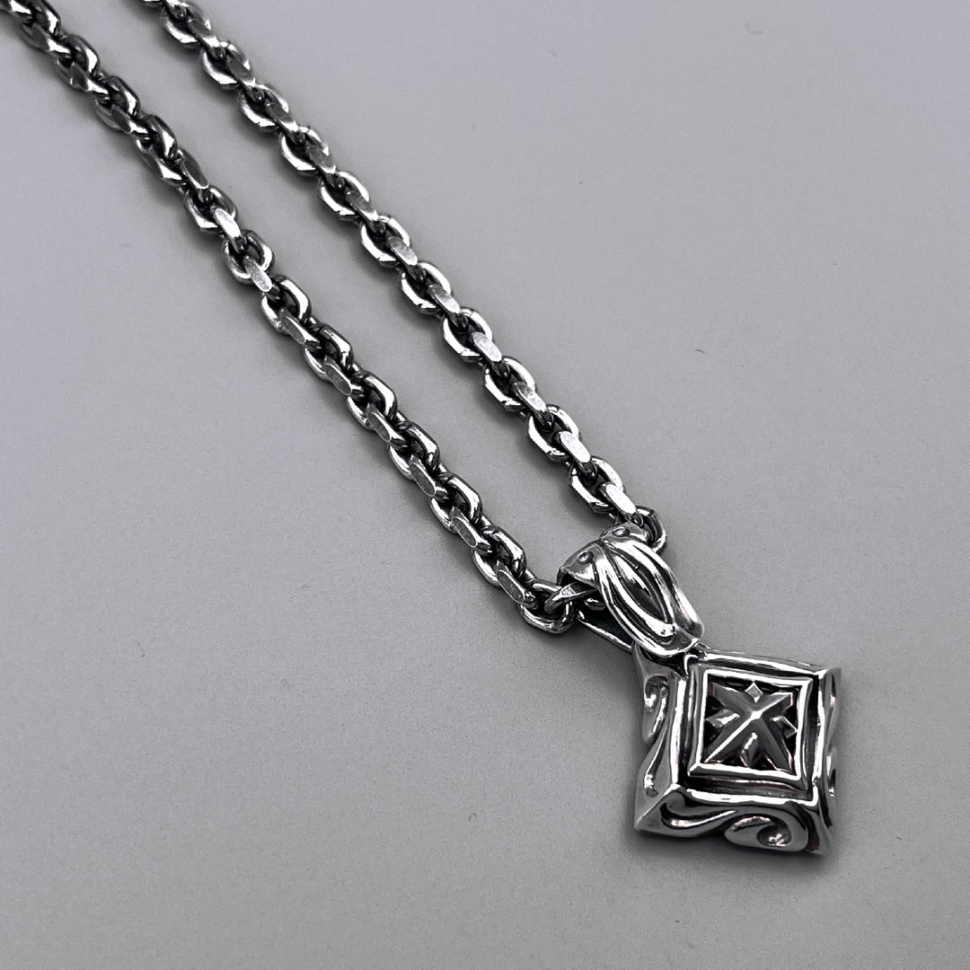 TRIPLE X EDITION URBAN TRIBAL PENDANT L
