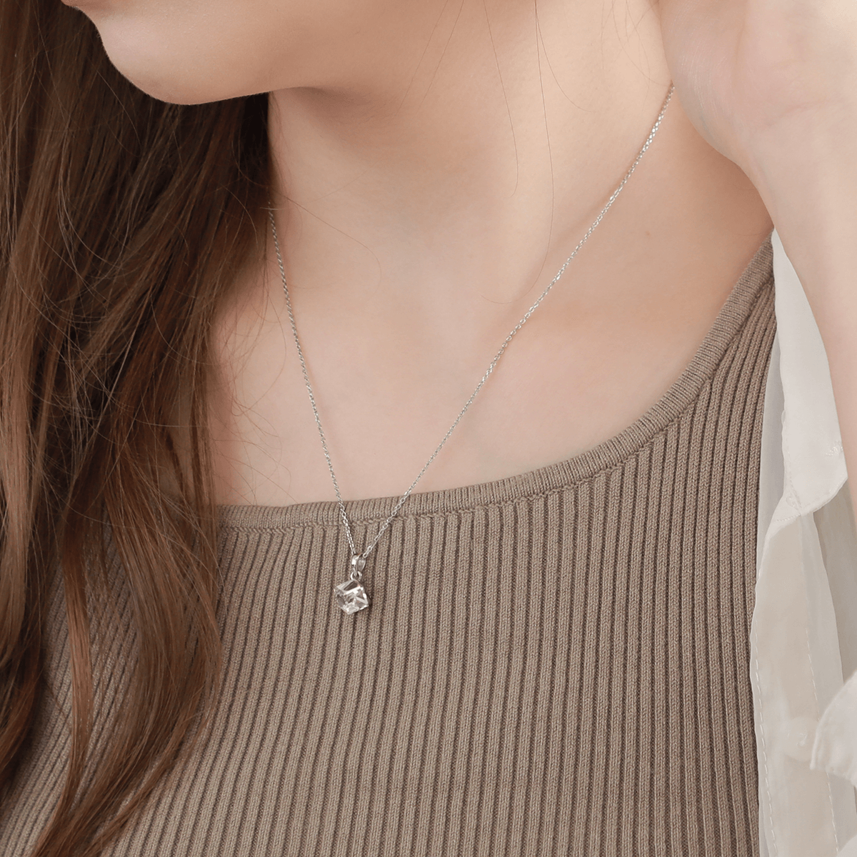 スワロフスキーキューブネックレス(M) / BSN-151 – BLESS スワロフスキーキューブネックレス(M) / BSN-151 – BLESS